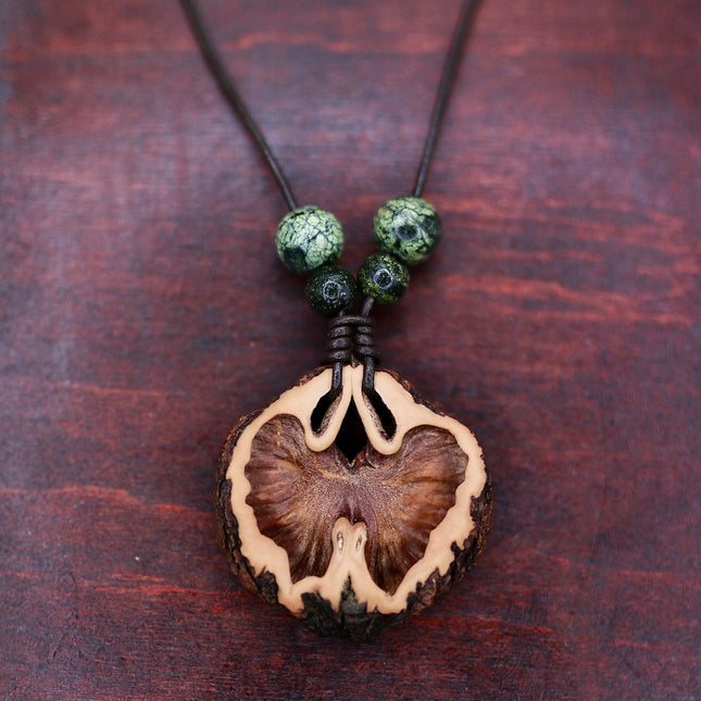 Schwarznuss Amulett Waldlunge – Grüner Serpentin